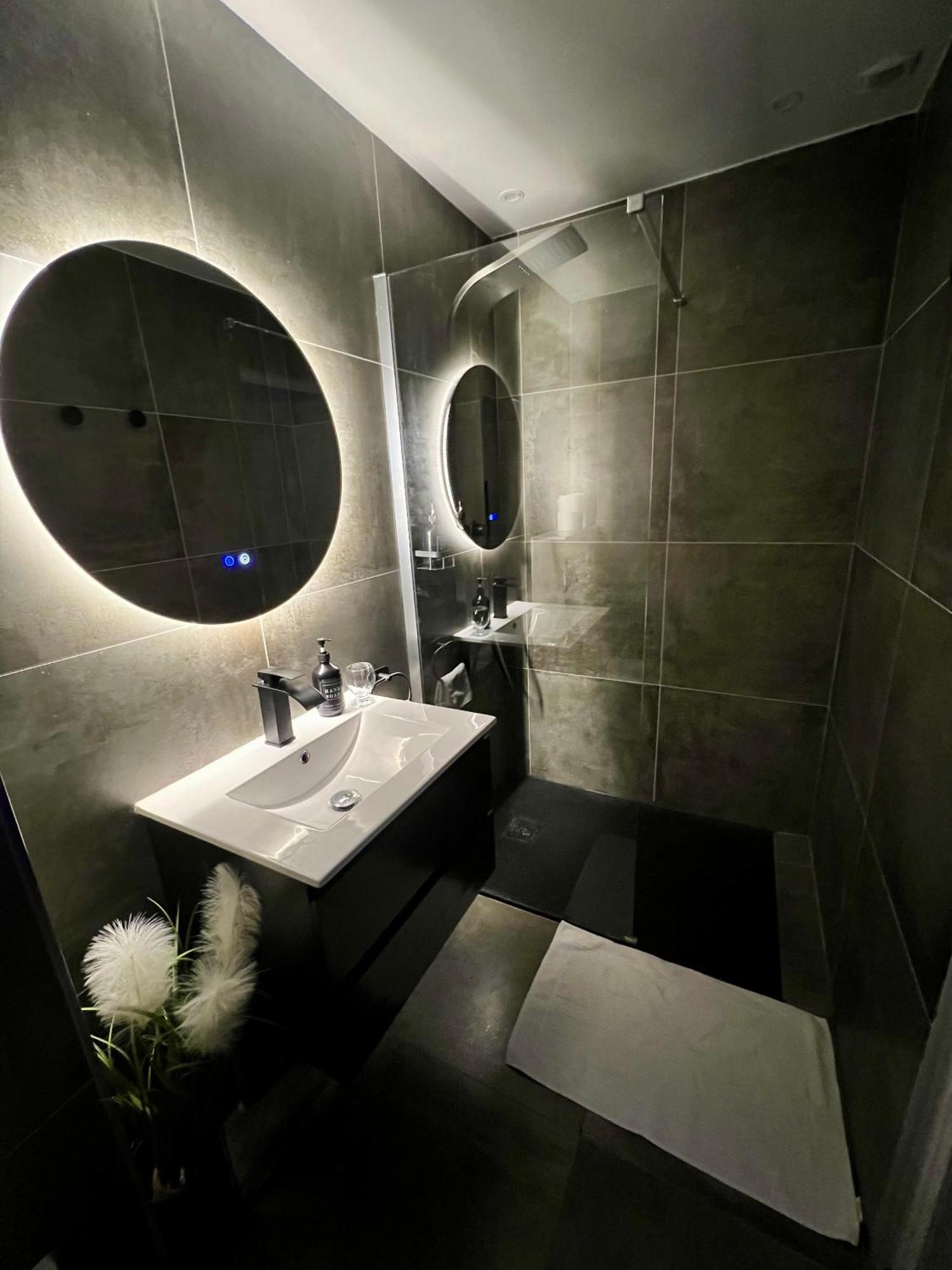Dima Suite Jacuzzi Privatif Vedène Dış mekan fotoğraf